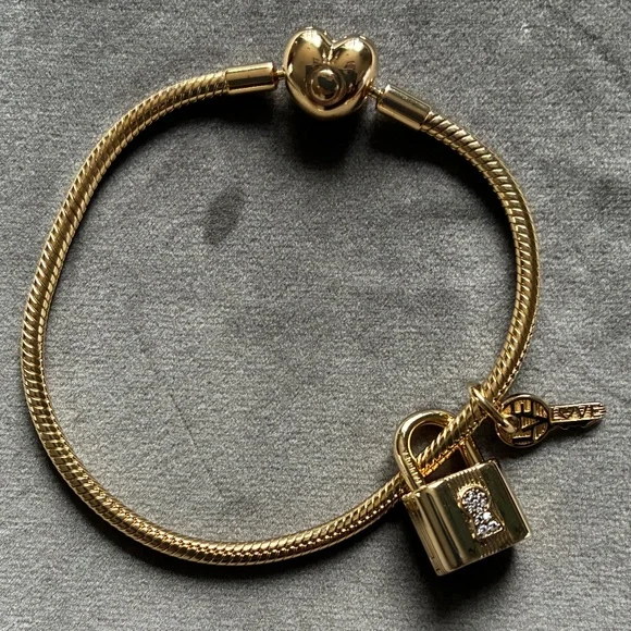 Pandora Heart Clasp Snake Chain Bracelet with Padlock & Key Dangle Charm - Picture 2 of 6